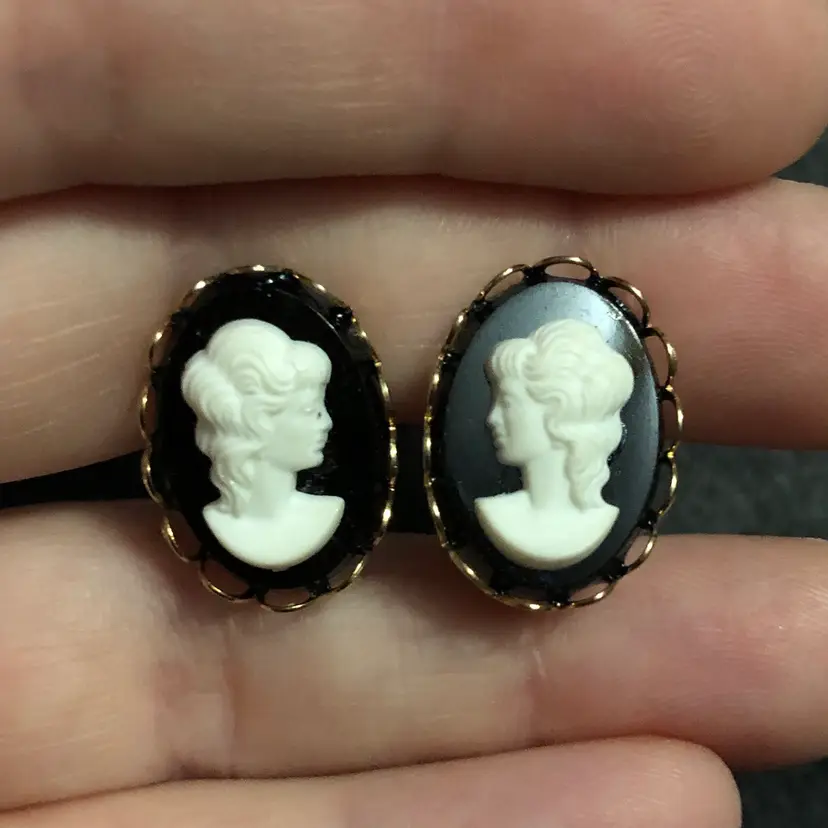 Vintage Gold-Tone White on Black Cameo Screw Back Earrings
