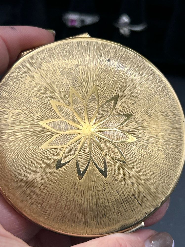 #01 Vintage Stratton England Gold Tone Compact – Starburst & Floral Design – 3” – Condition Issue See Details
