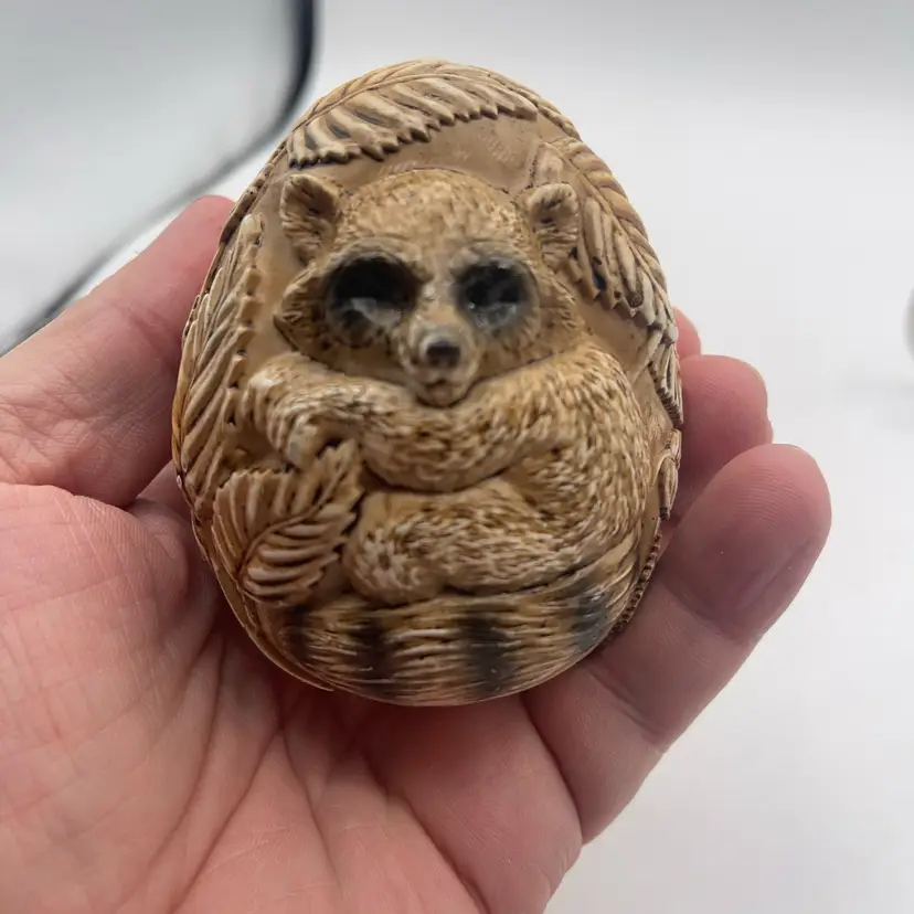 04-Resin Faux Carved Wood Raccoon Figurine Paperweight Tan & Brown