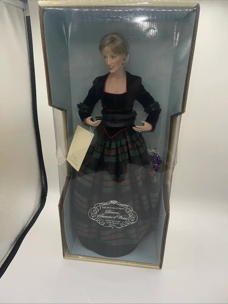 Franklin Mint Princess Diana Porcelain Portrait Doll Scottish Tartan MIB 17”