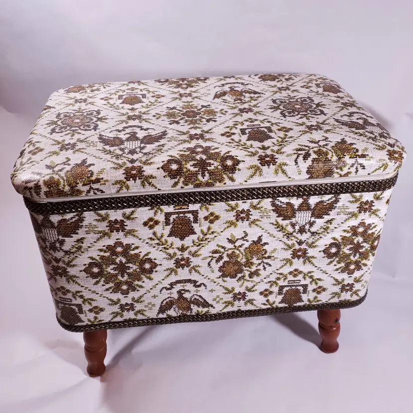 Vintage MCM Federalist Eagle Patriotic Redmon Footed Sewing Box STORAGE OTTOMAN