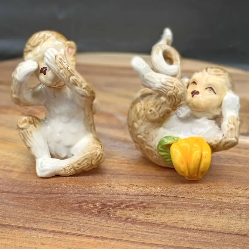 Kaldun & Bogle Monkey Salt & Pepper Shakers Hand Painted Ceramic.