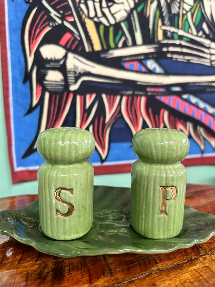 Peas In A POD Salt & Pepper Shakers Pottery