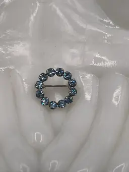 Mini Cornflower Blue Faceted Crystal Glass Rhinestone Silver Tone Metal Circlet Brooch .75”