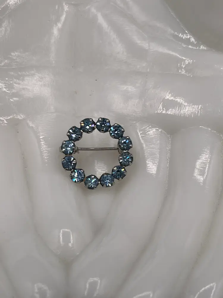 Mini Cornflower Blue Faceted Crystal Glass Rhinestone Silver Tone Metal Circlet Brooch .75”