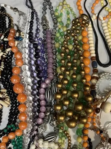 Vintage Plastic Fantastics! Vintage Pearls!
