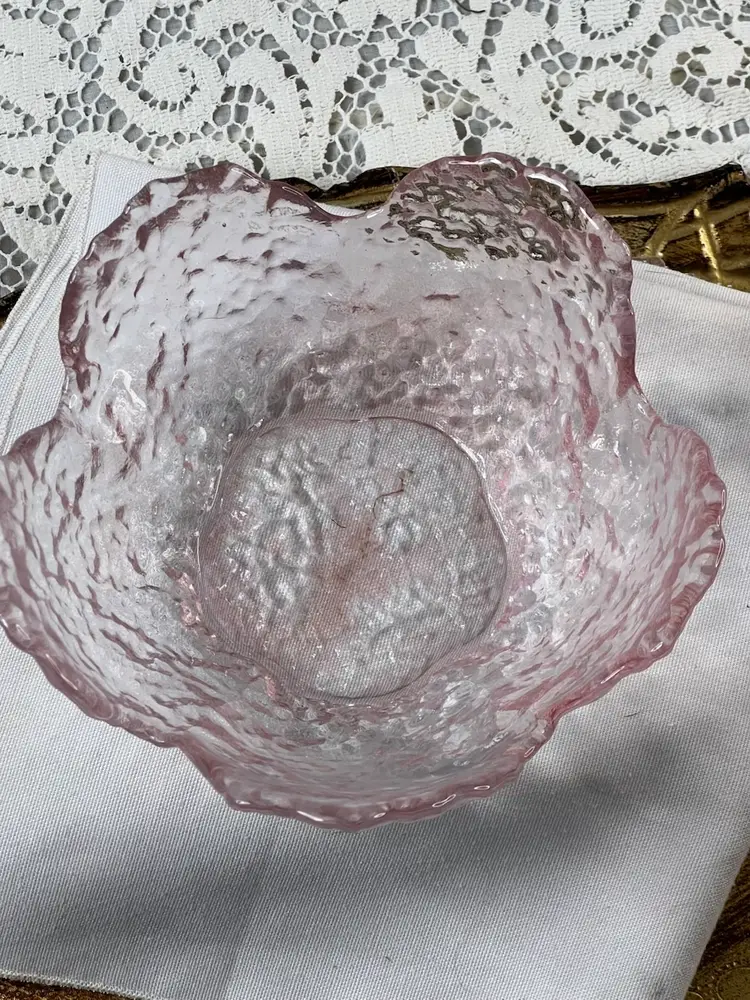 036 Pink Crinkle Glass Tulip Cherry Blossom 6.75" X 3"