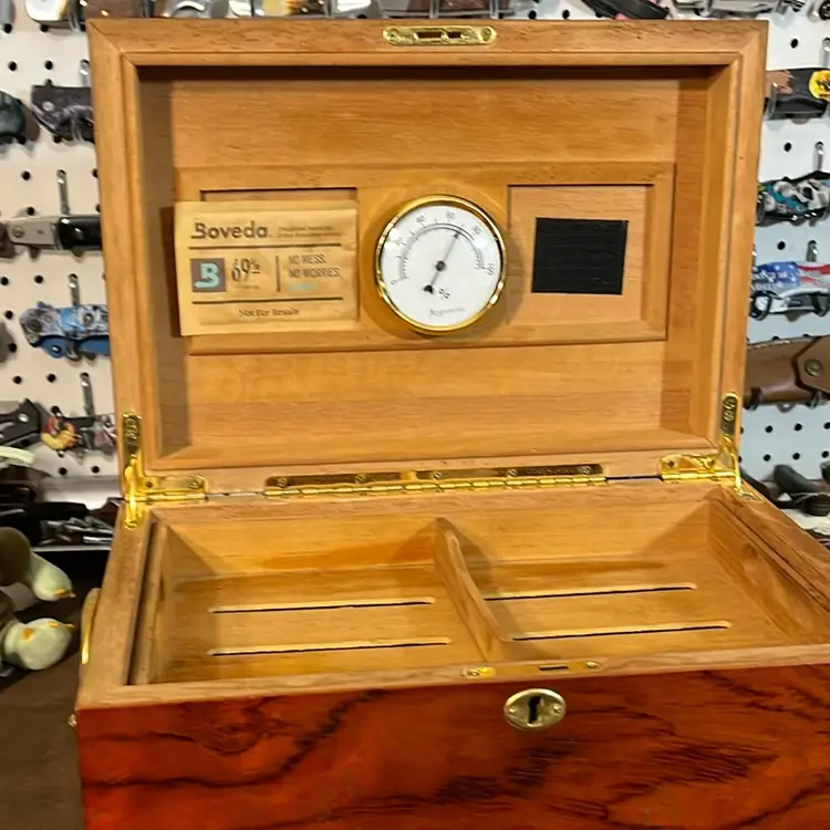 HUMIDOR , Holds 60 to 100 Sticks , Depending On Ring Size