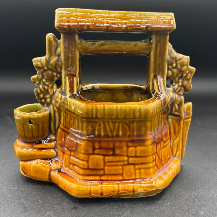Vintage planter - McCoy wishing well (brown/green)