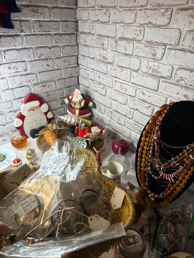 Christmas & Jewelry And Little Bit Of Glass