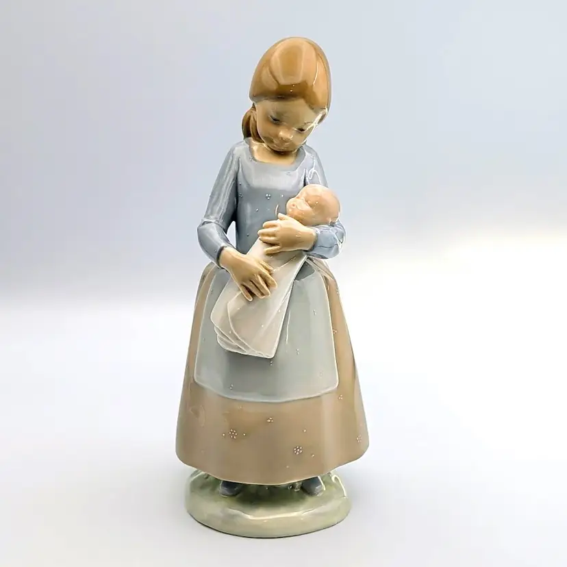 Lladro NAO Girl Holding Baby Doll Pretending Porcelain Figurine Spain No Box HTF