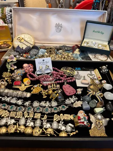 Vintage Estate Sale Jewelry 