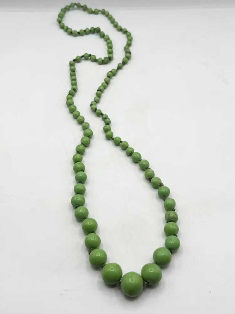 Vintage green stone beaded long necklace