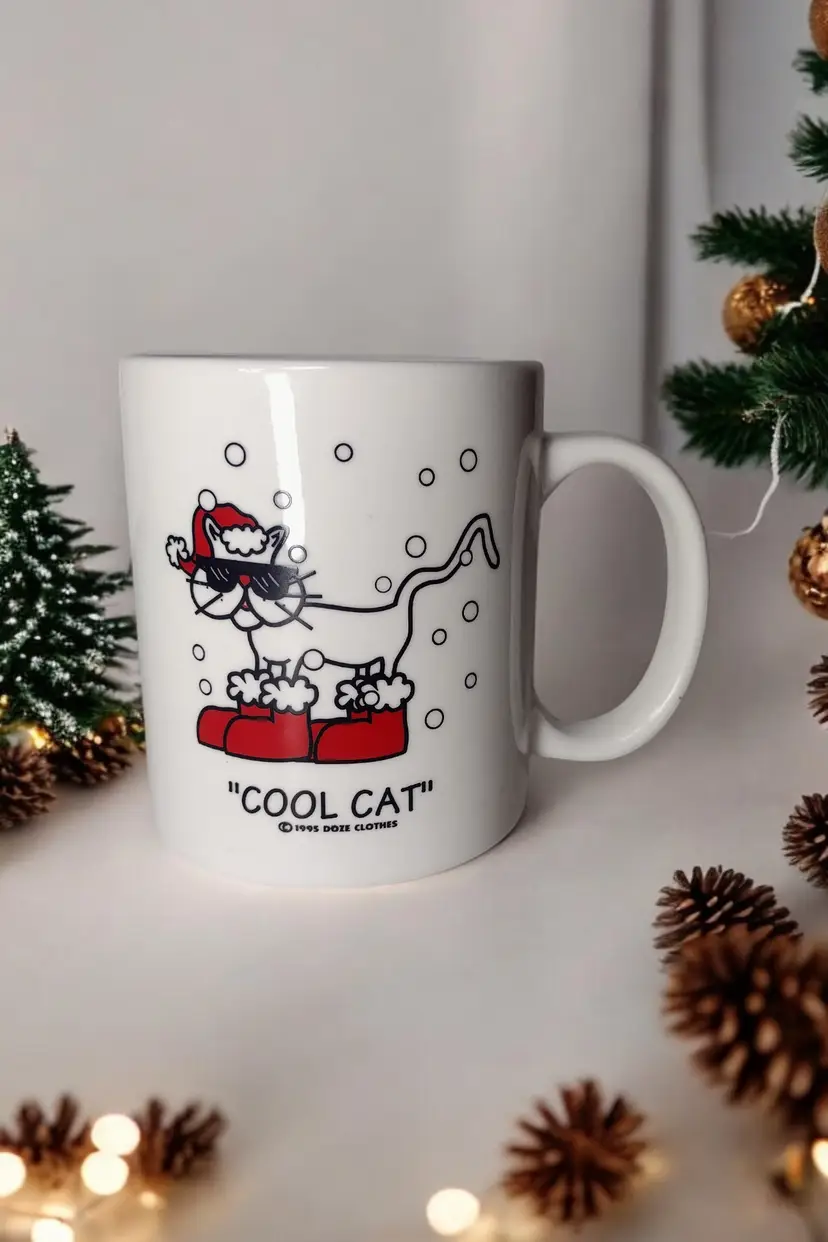 Vintage Linyi Cool Cat Ceramic Christmas Coffee Mug 1995 Doze Clothes