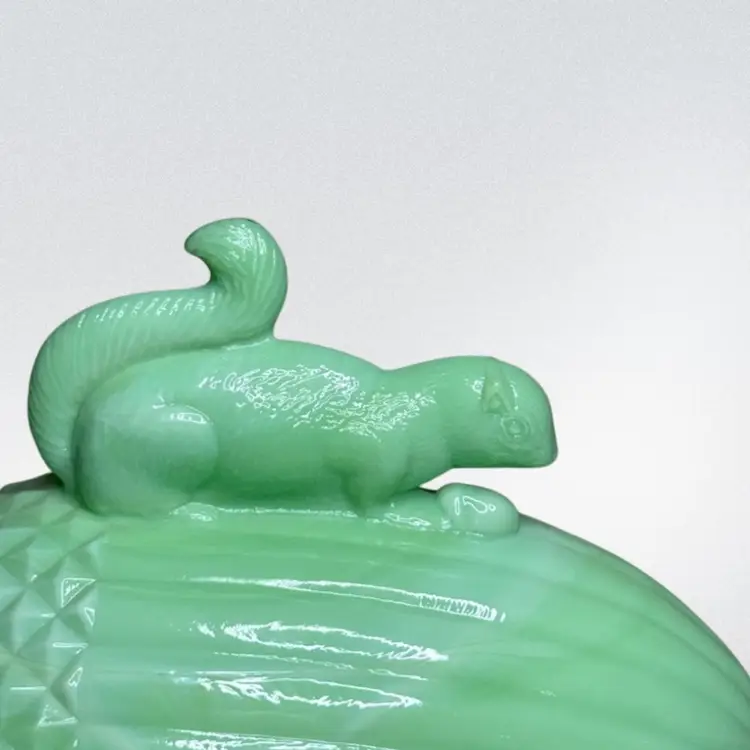 Jadeite Covered CandyTrinket Dish Figurine Squirrel on Acorn By Mail-Martha Stewart & LE Smith 1990 SEE
6-1/4” T x 6-3/4” L x 4” W