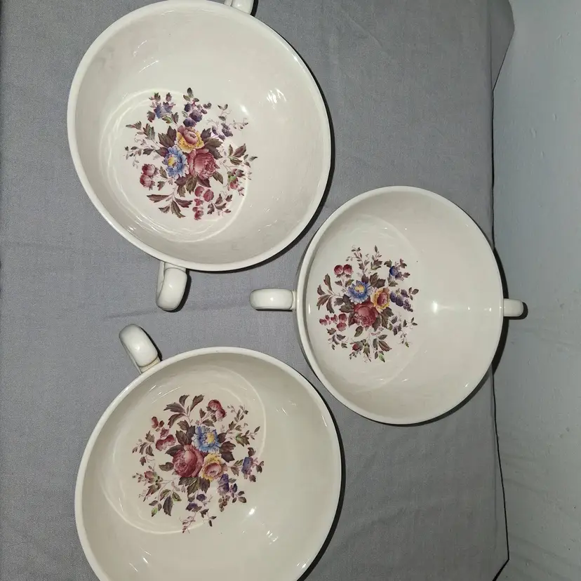 Vintage Wedgewood double handled Swanea bowls