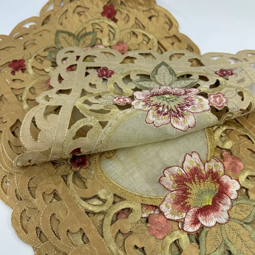 Victorian Style Embroidered Daisy Beige Fabric Doily Rectangle Placemats Set/6