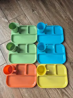 Vtg colonial plastics co. Retro divided trays and cups
