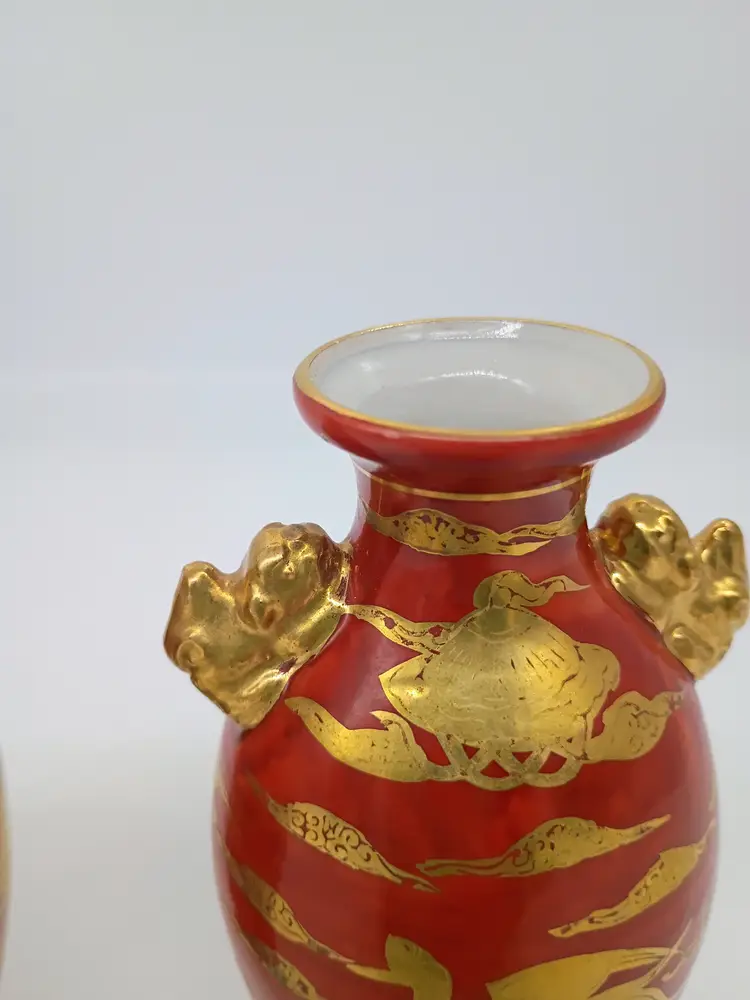 Vintage Kutani Matched Pair Miniature Bud Vase Urn Shaped Red Iron Glaze with 1,000 Cranes pattern 4"