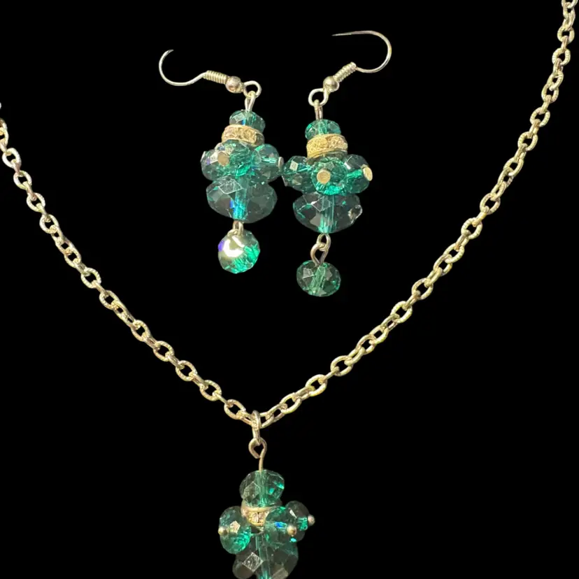 3-piece jewelry set featuring a pendant necklace and matching dangle earrings