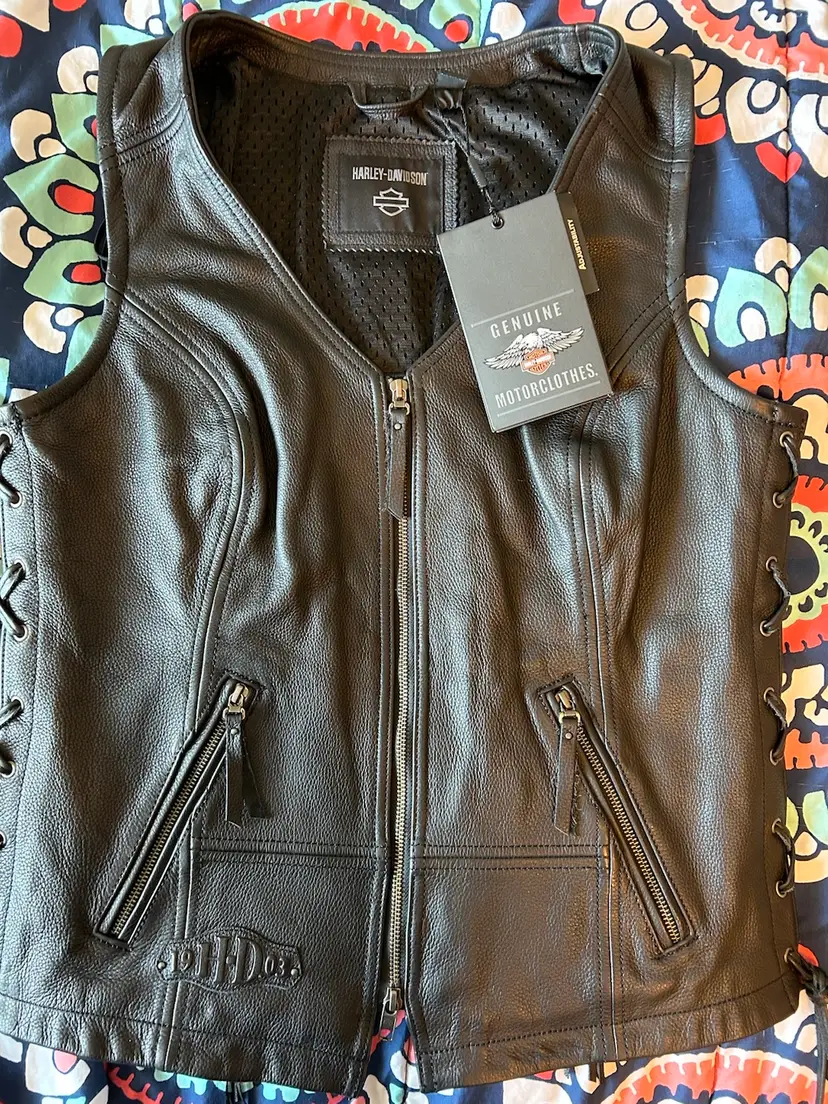 NWT Harley Davidson Women’s Distressed Dust Rider Leather Vest Black 98014-18VW