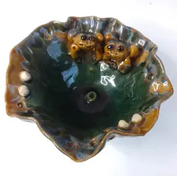 Mejolica Pottery Frog Bowl 7" x 3.5"