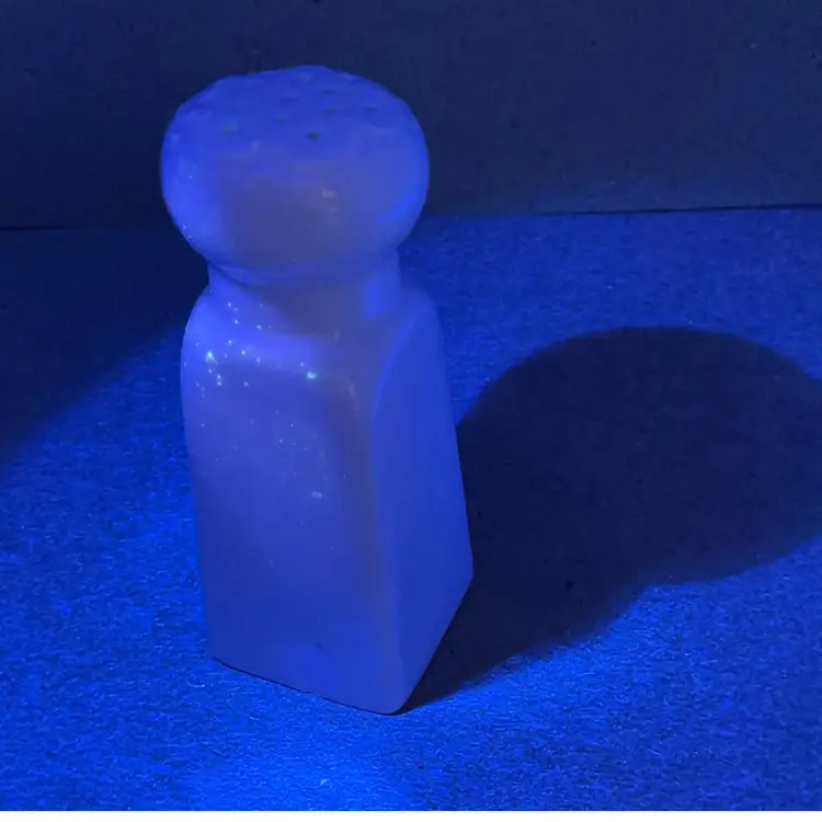 POW3 VTG White Ceramic Salt Shaker with Decorative Top AS IS READ Great for Hat Pins! 3.25”