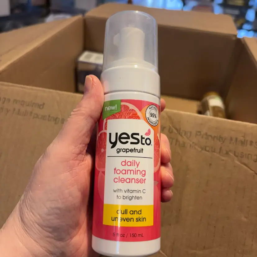 Yes, To Grapefruit Daily Foaming Cleanser With Vitamin C To Brighten Down And Even Skin Five Fluid
