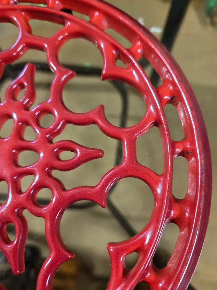 Le Creuset Enameled Cast Iron Deluxe Round Trivet, 9", In Cerise (red)