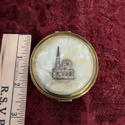 Stunning Mother Of Pearl Inlaid With Gold-tone And Rhinestones. 1939 New York Worlds Fair Compact