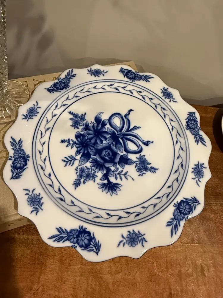 Blue and White Floral Scalloped Edge Torte Plate