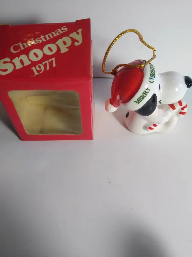 Snoopy Beagle Dog Christmas Tree Ornament Peanuts 1977 Porcelain Figure With Box