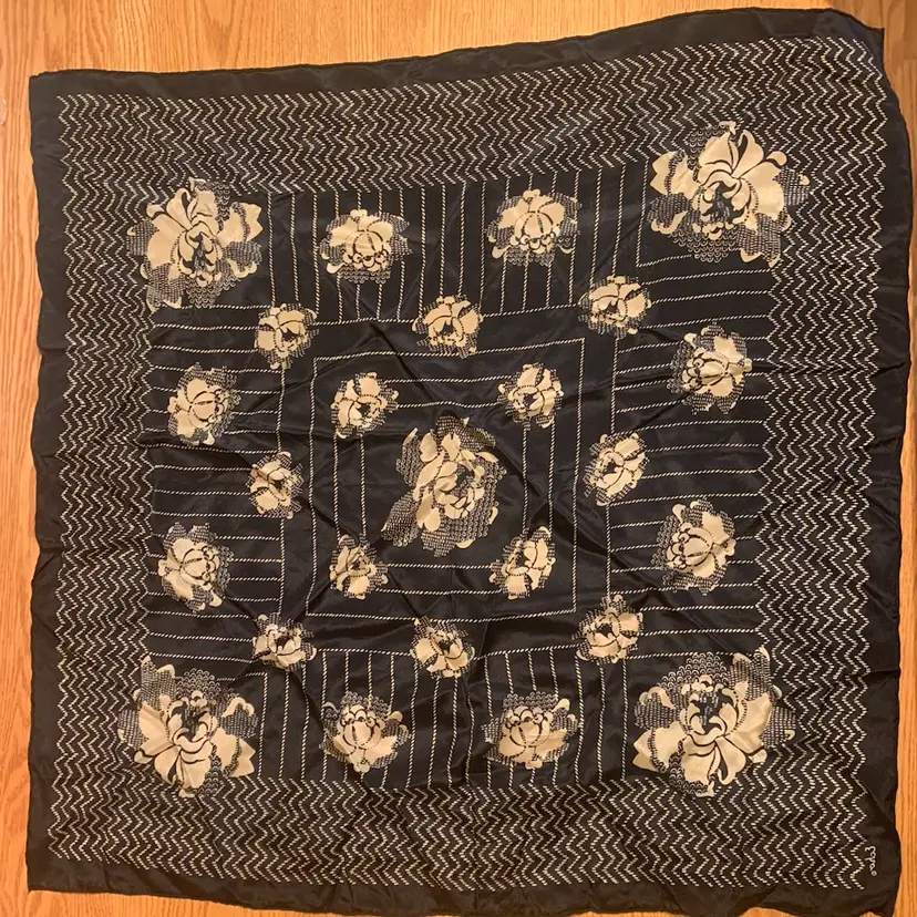 074 Black Rose Scraf