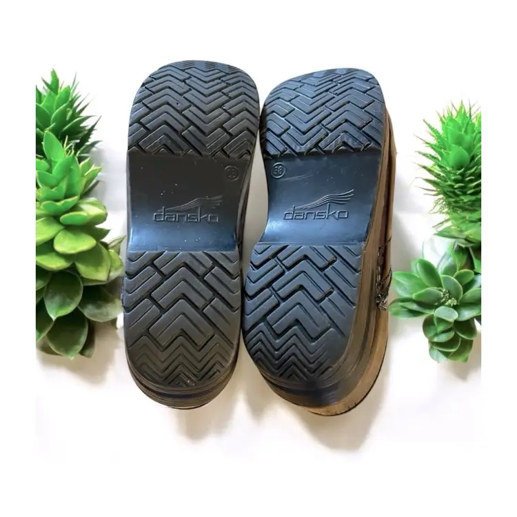 Dansko Professional Leather Clogs Women's
Burgundy size 38