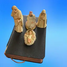 (4) Nativity Set