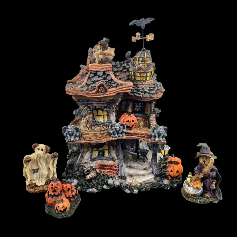 Boyds Bearly Built Villages Punky Boobear's Haunted Halloween House Boyds Town #19012 Trinket Box And Extra Accessories Set Of 3 Figurines, J.T. Boobear Ghost, Liza Whatchabruin Witch, and Bradley's Punkin Patch, Halloween Village, Halloween Trinket Box, Halloween Decor, Halloween Miniatures