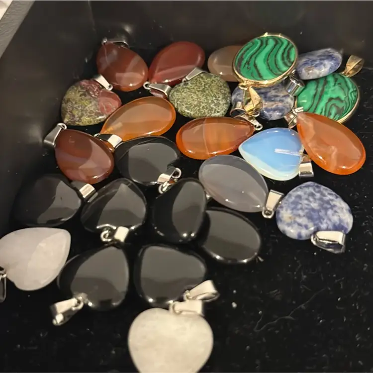 Lot of 25 polished stone necklace pendants
