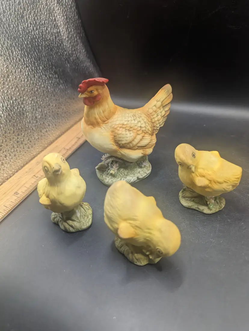 Vintage Lefton Set Of 4 Hen And Three Baby Chicks KW1997