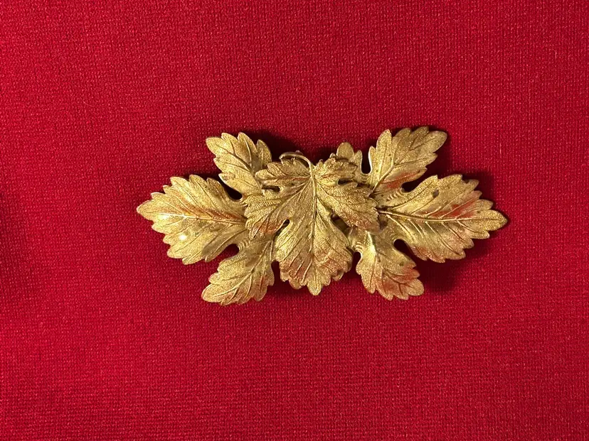 Vintage Three Maple Leaf Gold Tone Brooch