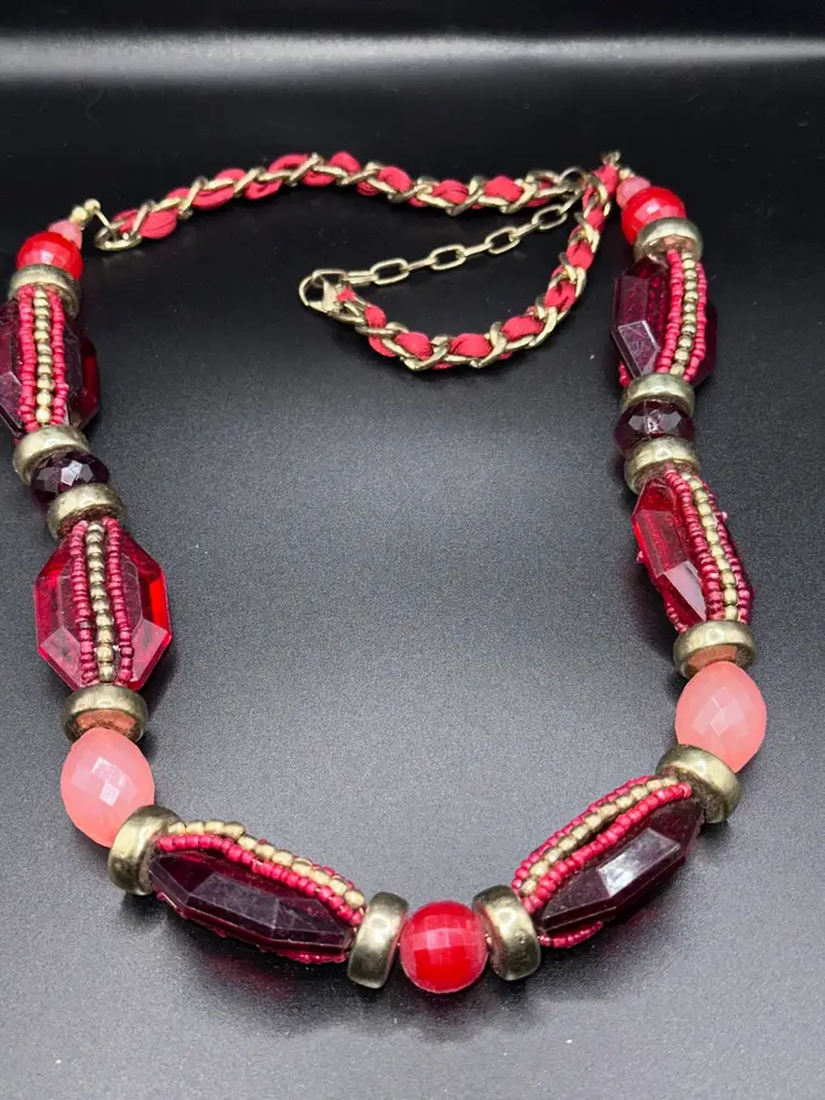 Bold Boho Red Beaded Statement Necklace with Braided Chain – Vintage Tribal-Inspired Design