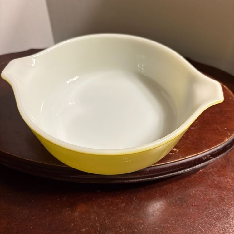 1 Pint Round Pyrex Baking Dish, Chartreuse