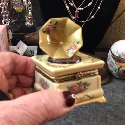 Gramophone, trinket box