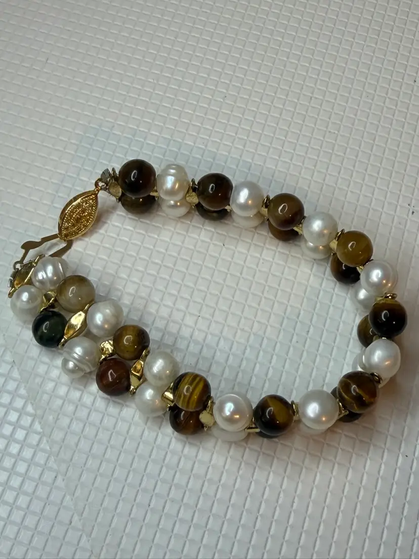 Bracelet 7” W Tiger Eye And Not If The Pearls Are Real Or Not