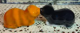 NIB Mwah Magnetic Ceramic Salt & Pepper Shakers Cat Theme Tabby Cats
