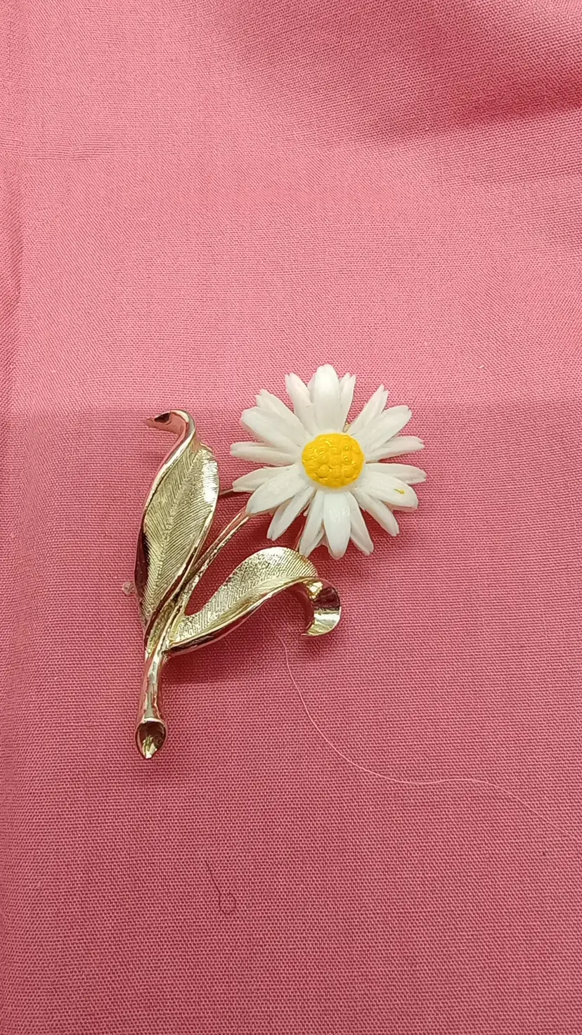 Retro Daisy Statement Brooch