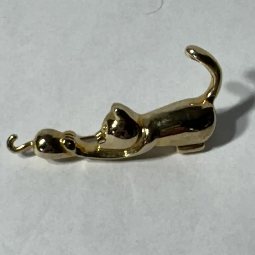 Vintage Brooch Unsigned Cat Playing Mouse Gold Tone