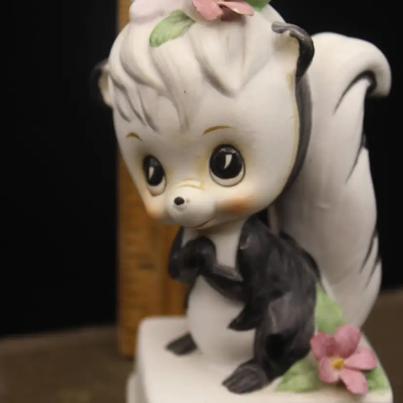 VTG Anthropomorphic Skunk "I'm Scentimental for You" Japan Porcelain 4"
