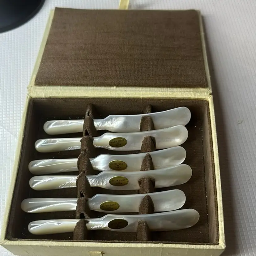 Vintage Mother of Pearl Caviar Spreader/Knife Set of 6 in original box