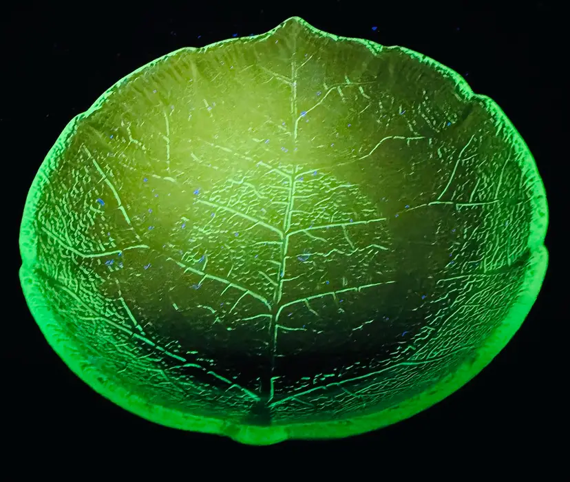 Set Of Larger & 3 Small Plates - Leaf Pattern With Nice Detail