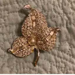 Rhinestone Leaf Brooch